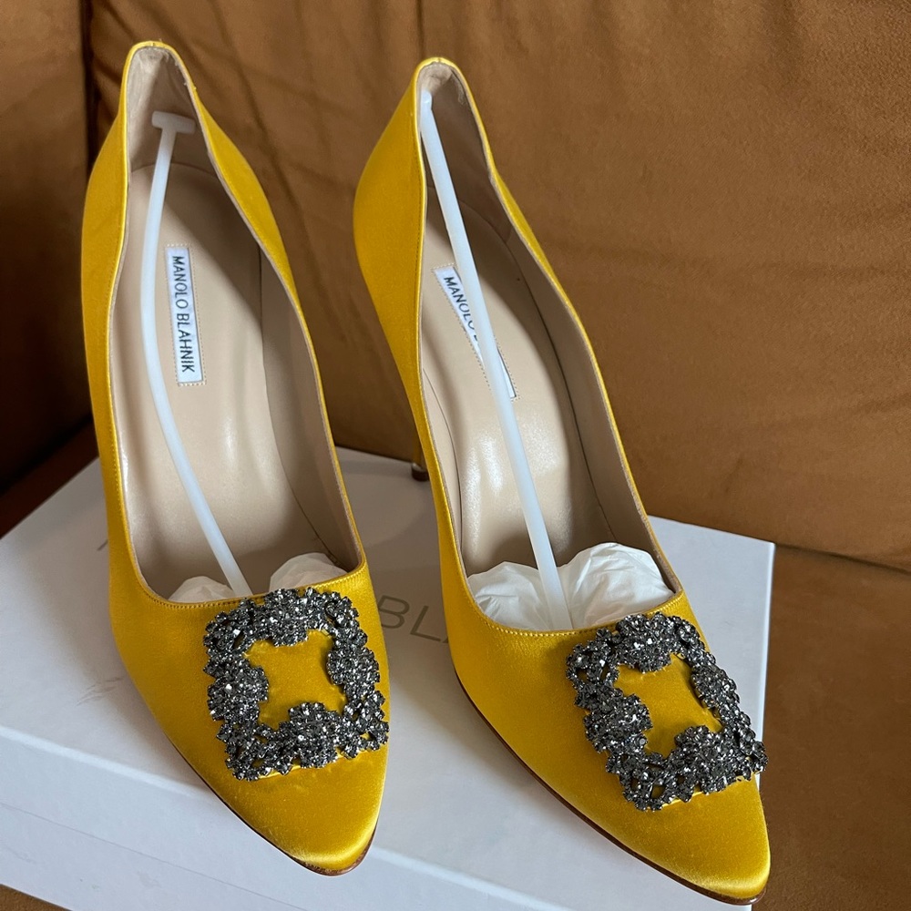 Manolo Blahnik Yellow Hangisi